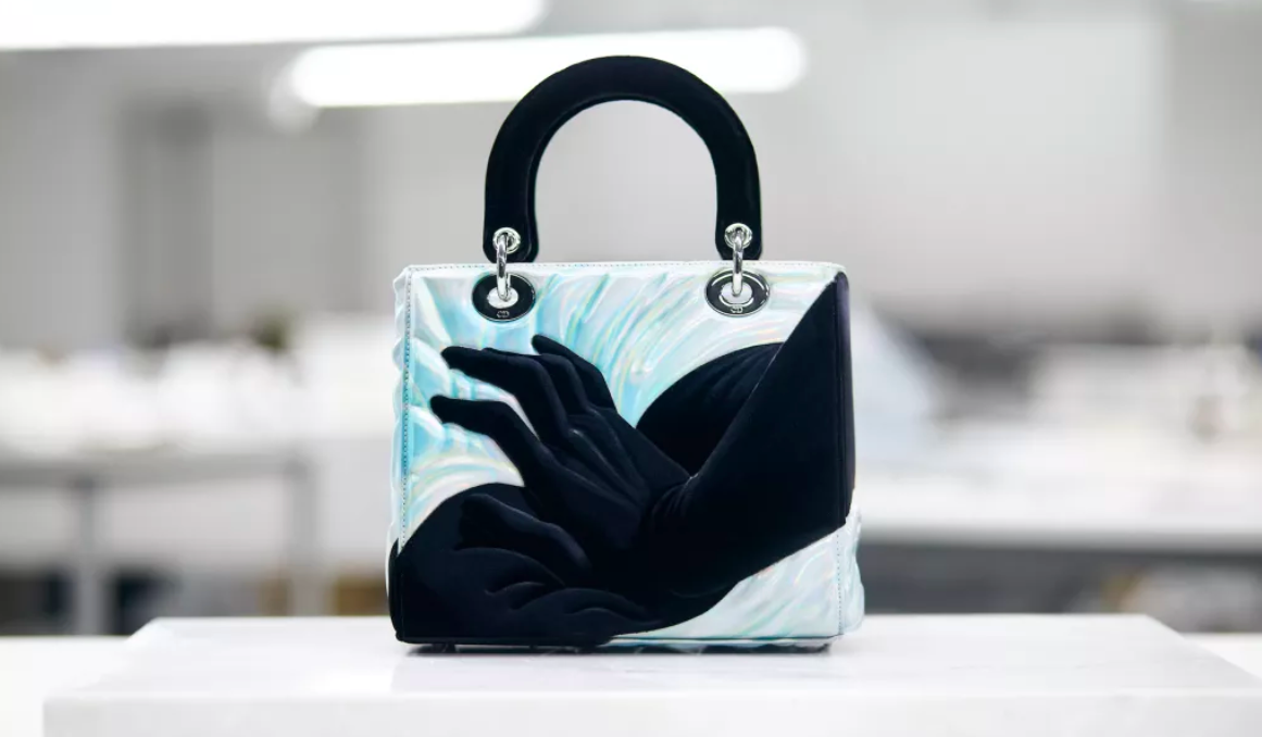 Diese Künstler drücken der Handtasche „Lady Dior“ ihren Stempel auf