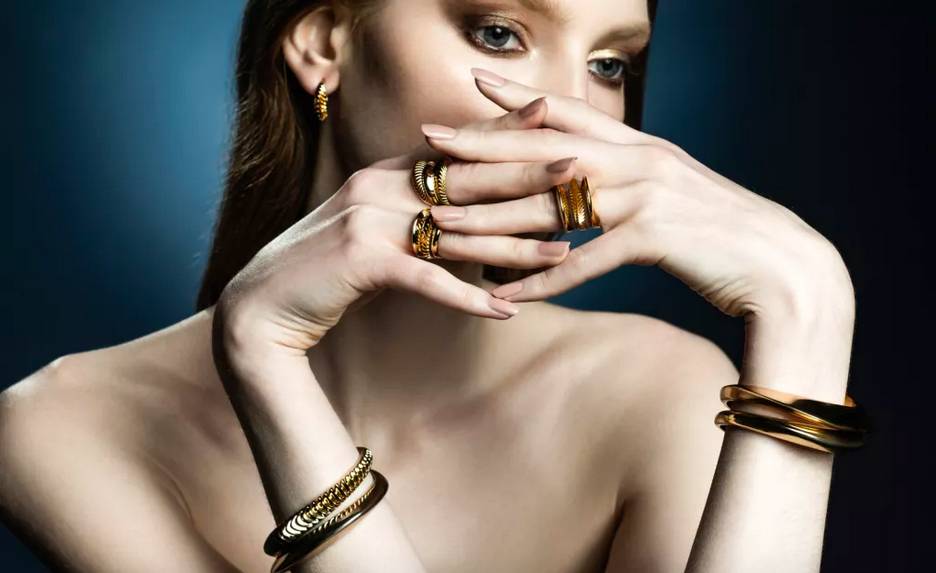 Architect and jewellery designer Ramona Albert brings a fluidity to jewellery
