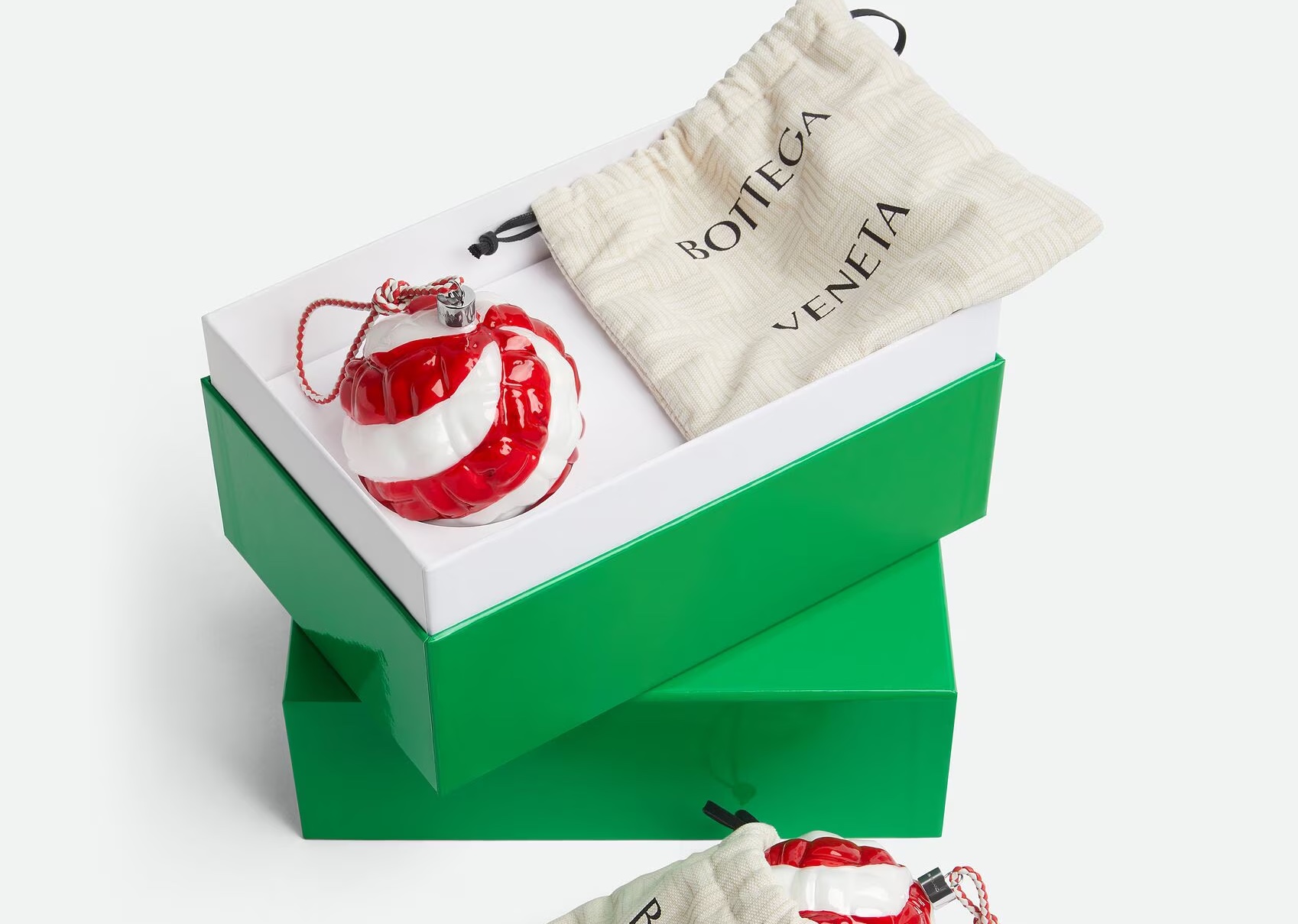 Weihnachtskugeln für Modefans von Dior bis Prada