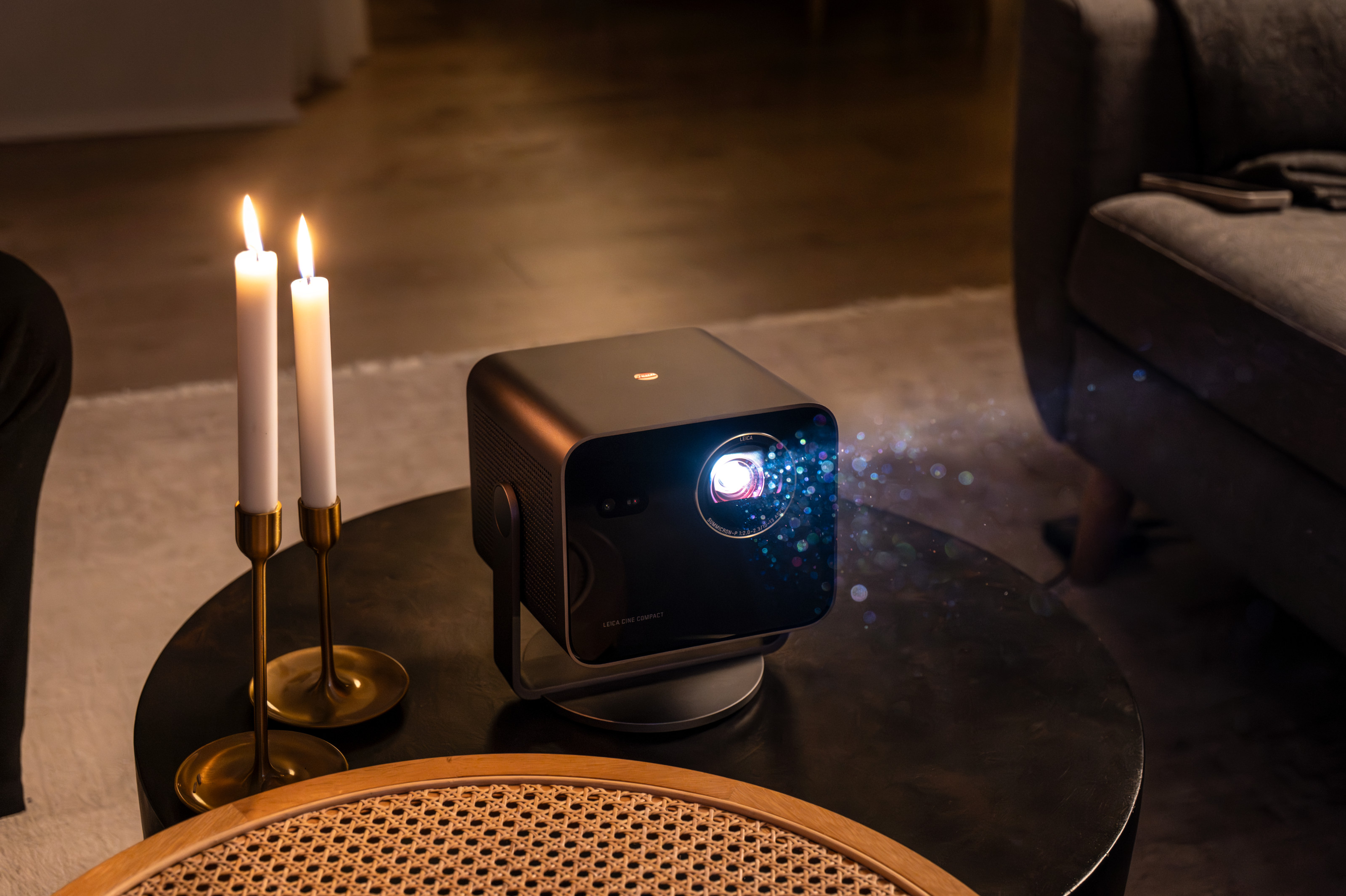 Der kompakte Laser-TV-Projektor Leica Cine 1 bringt die Marke in ein neues Reich