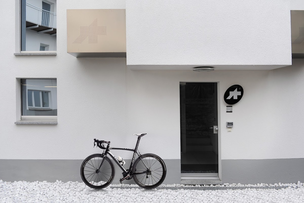 Assos