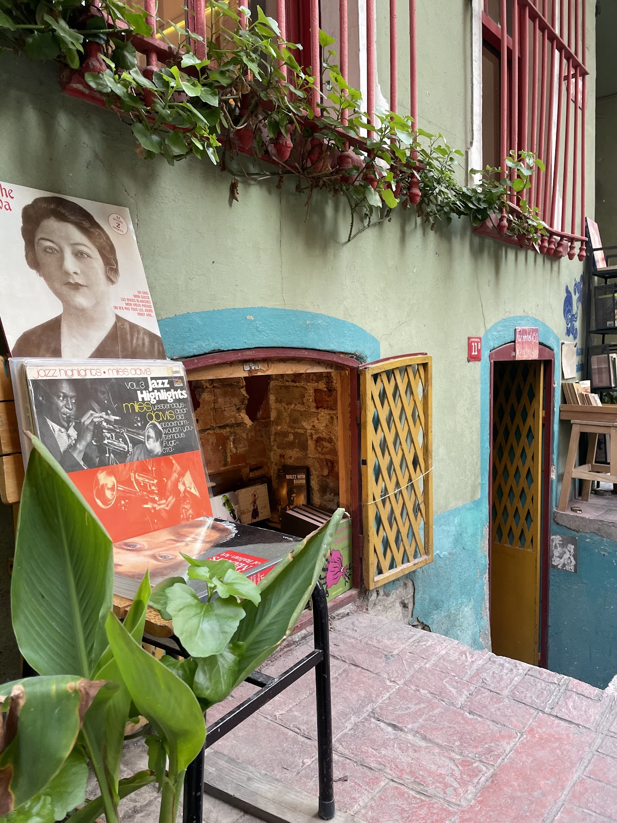 Fahrenheit 451 Recycling Store