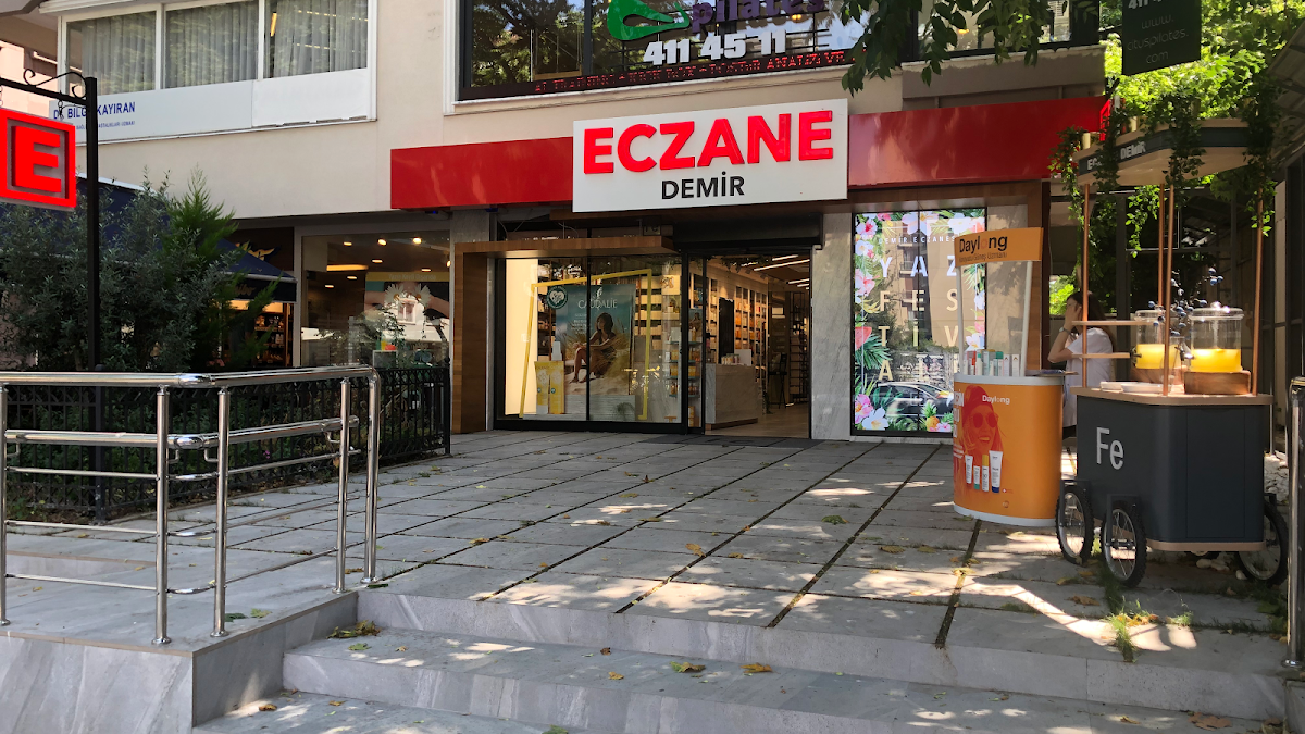 Demir Eczanesi