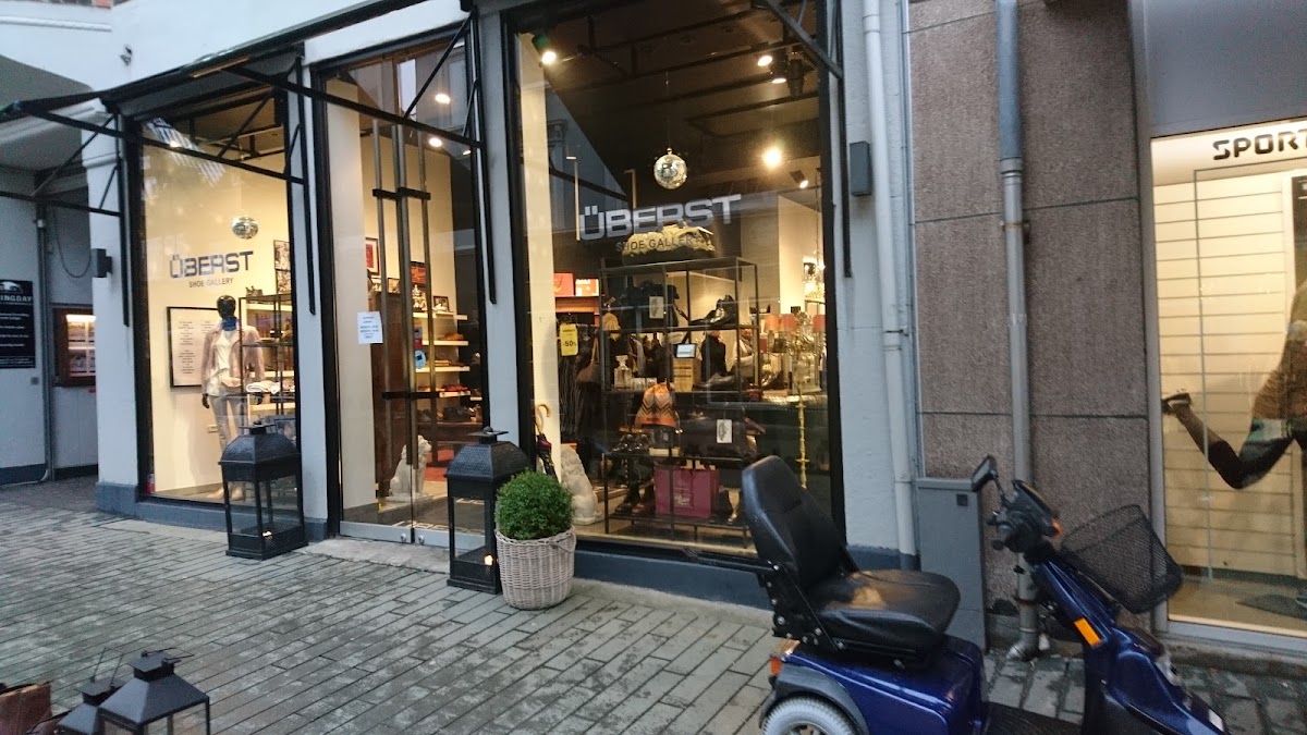ÜBERST SKO gallery