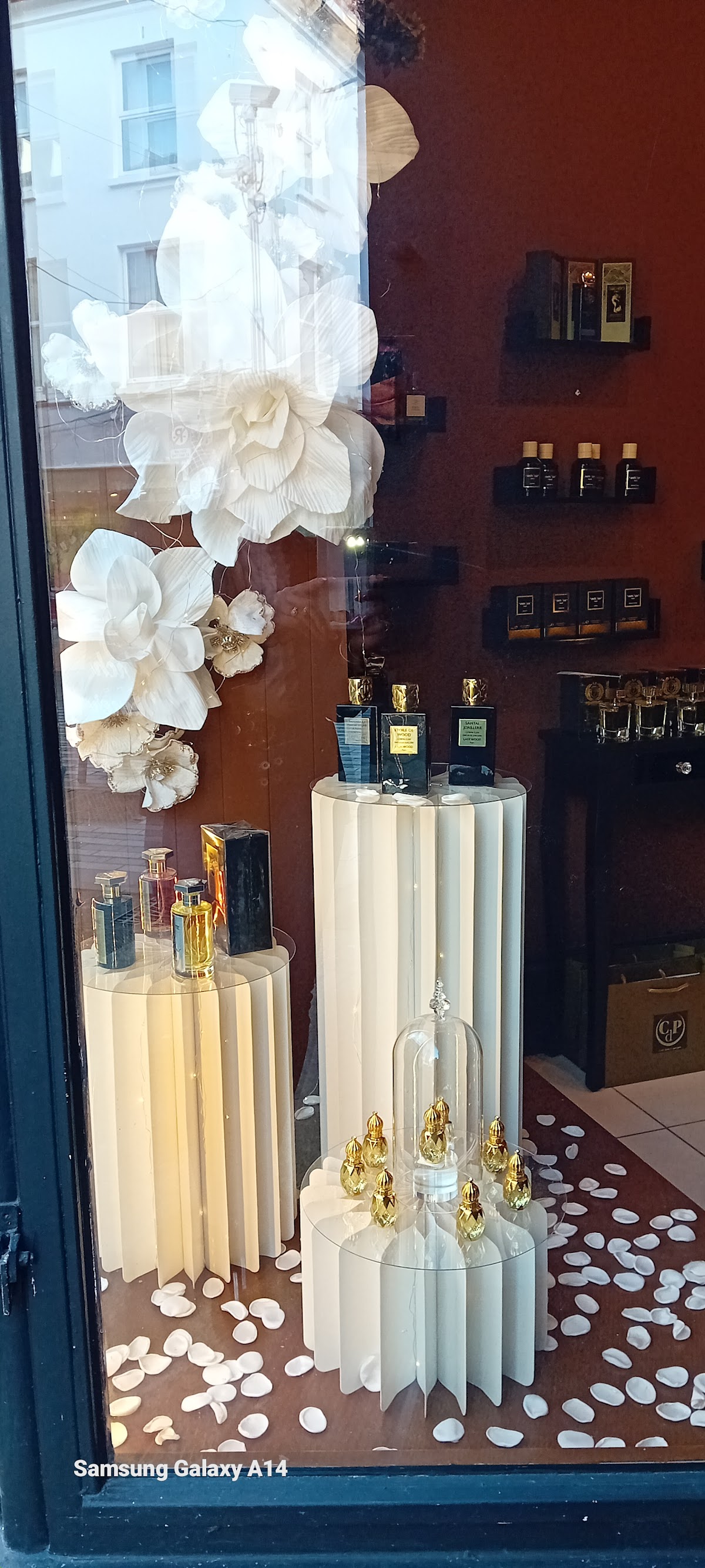 Ydentik Perfume Bar Concept