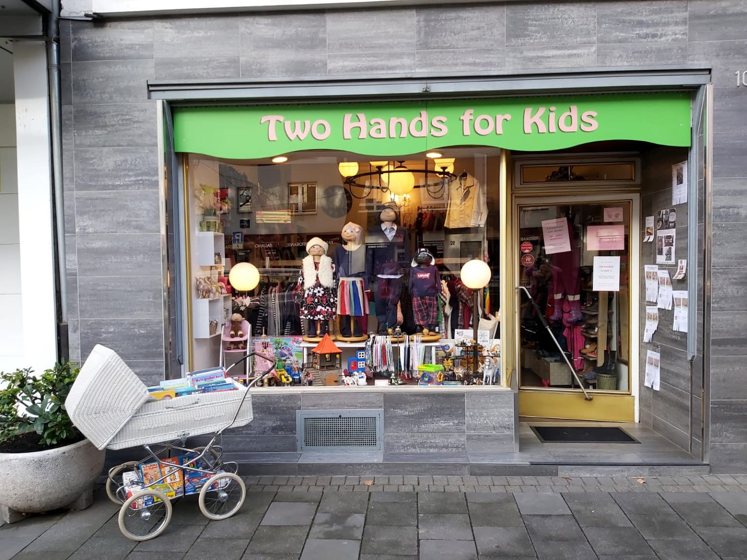 Two Hands for Kids