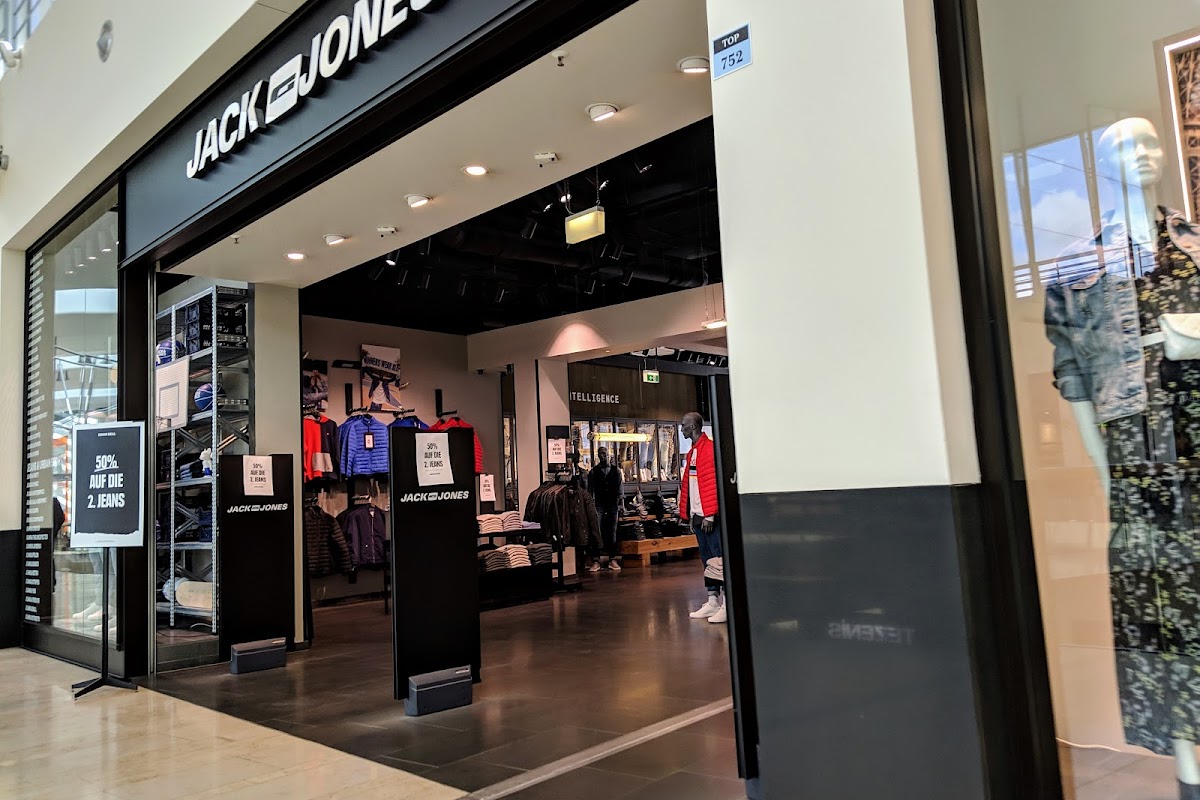 JACK & JONES