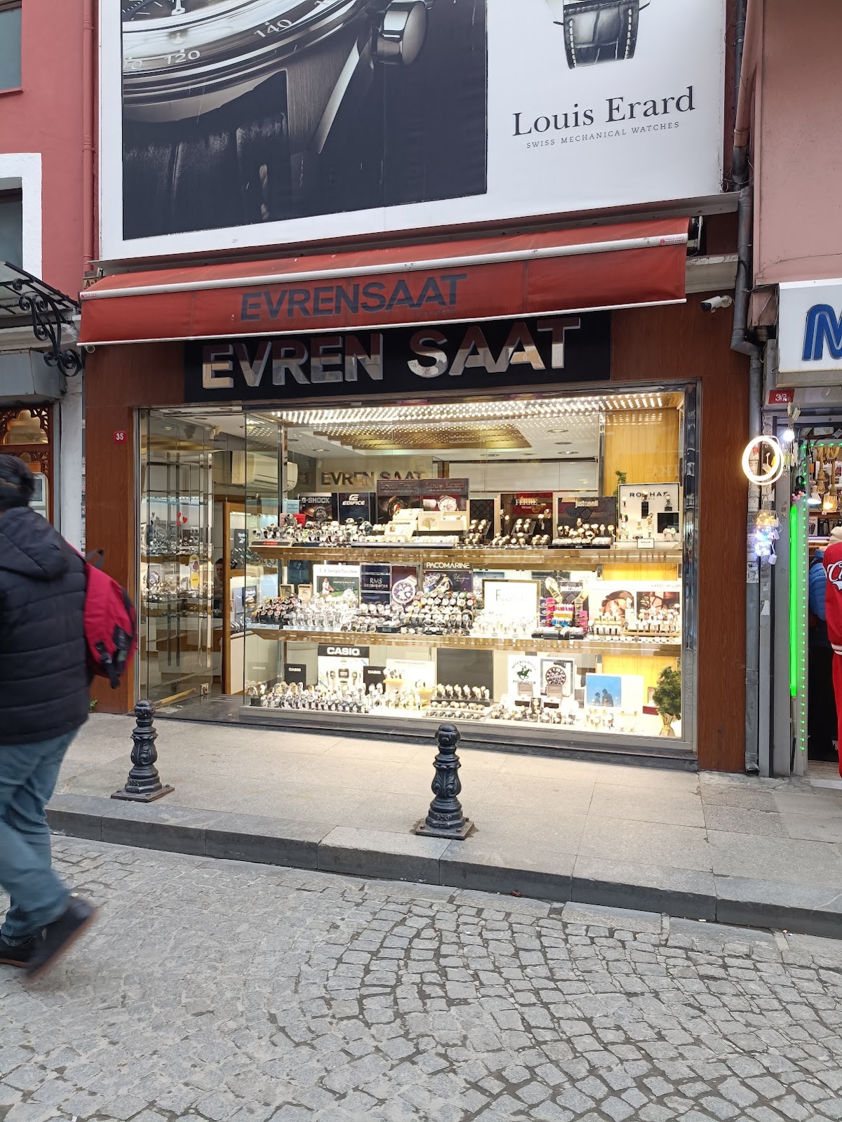 Evren Saat
