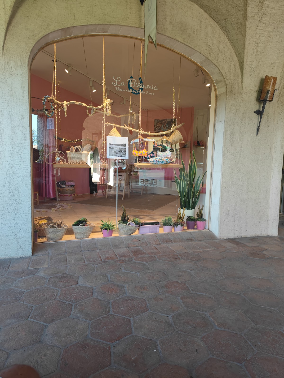 edelrot natural wine bar & shop