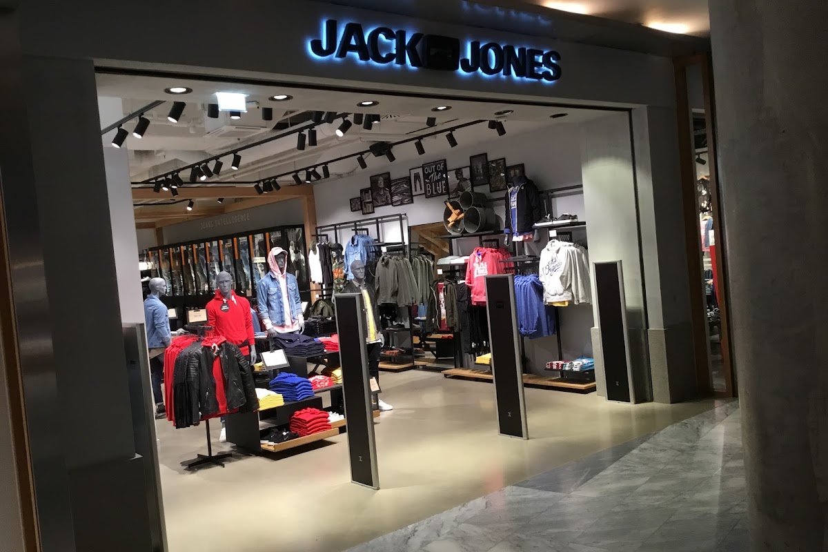 JACK & JONES