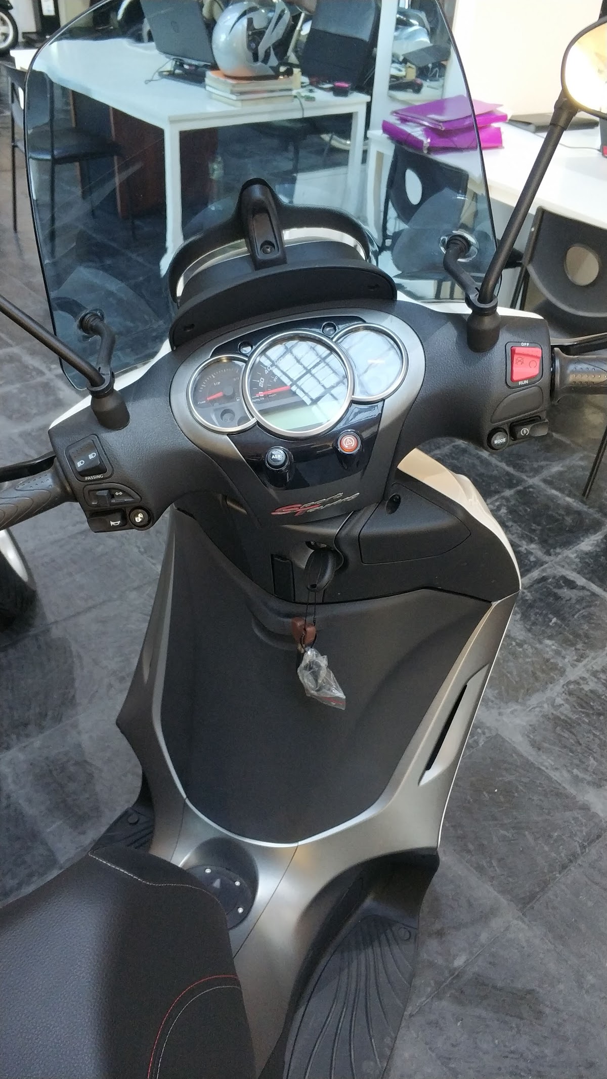 Piaggio LX Center Lisbon