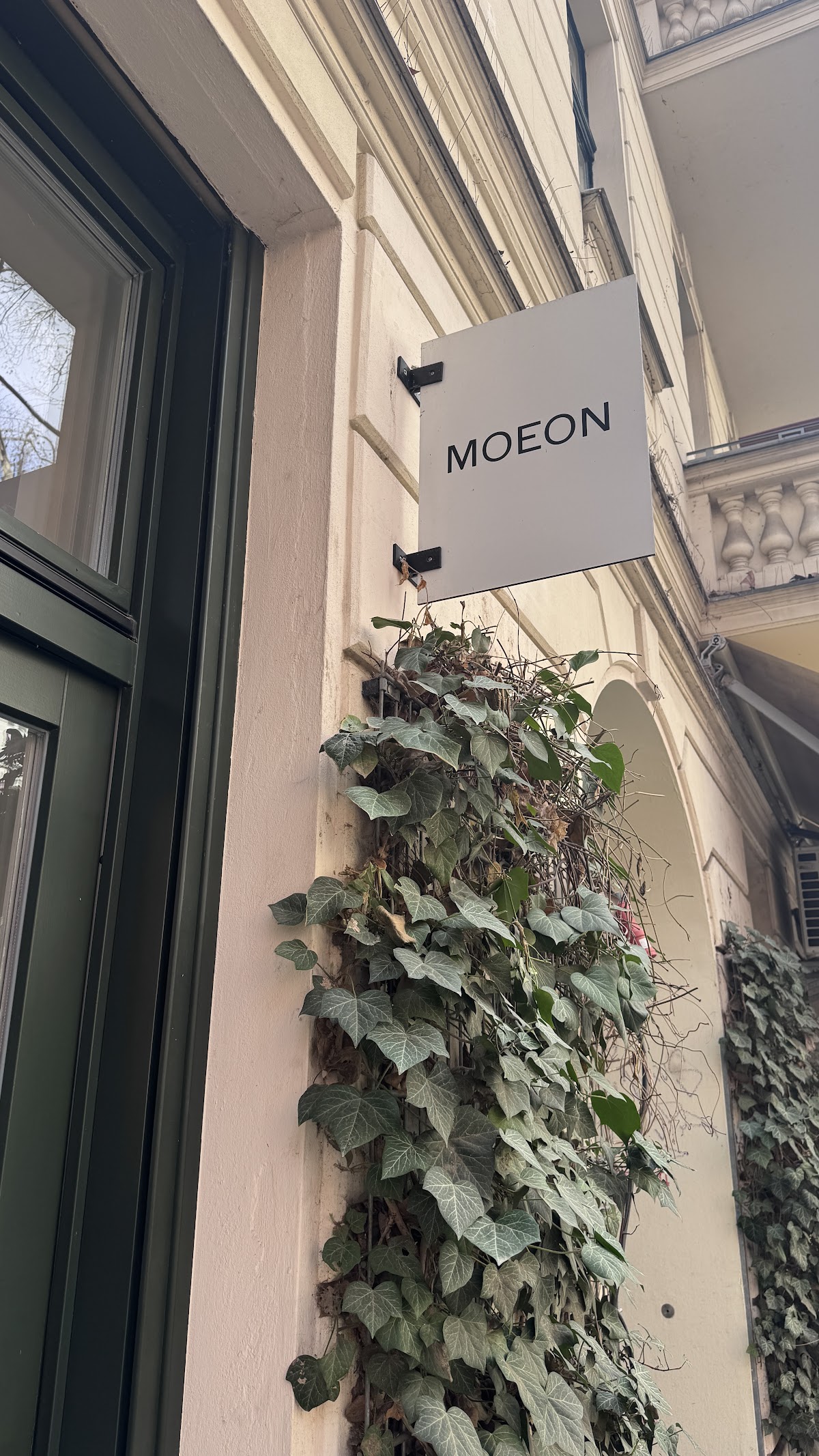 Moeon - sustainable contemporary clothing for women