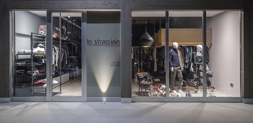 Lo stracciaio fashion store