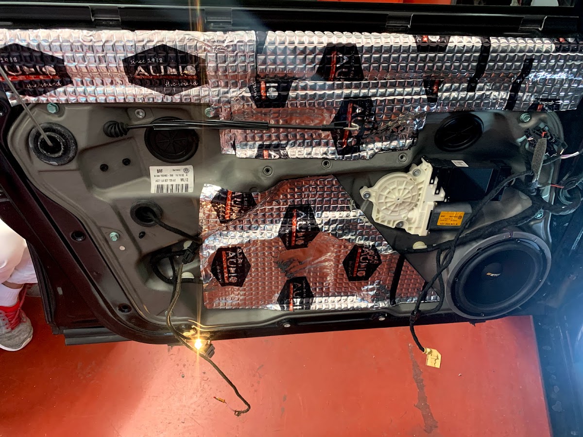 CAR SOUND & MORE