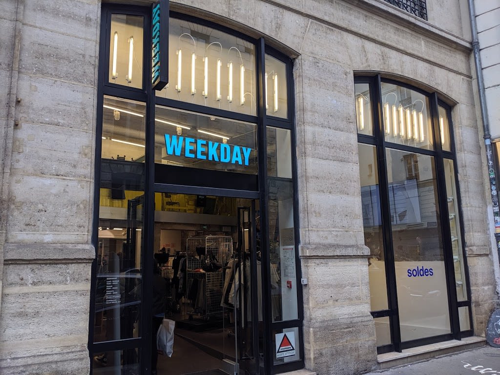 Weekday - Paris