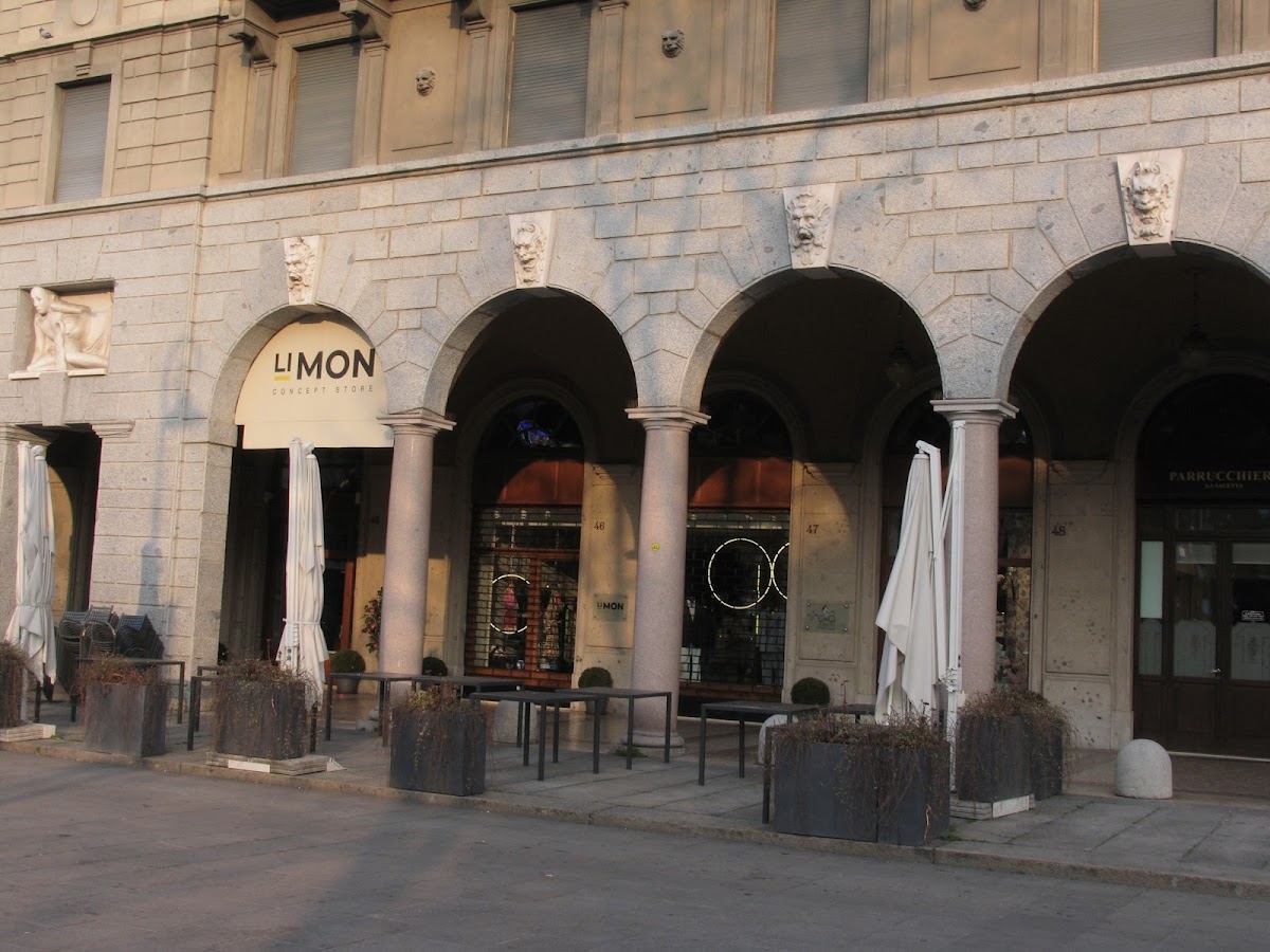 LI-MON Concept Store