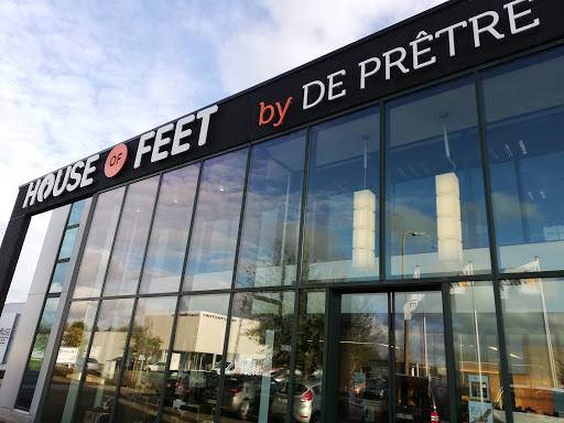 House of Feet by De Prêtre